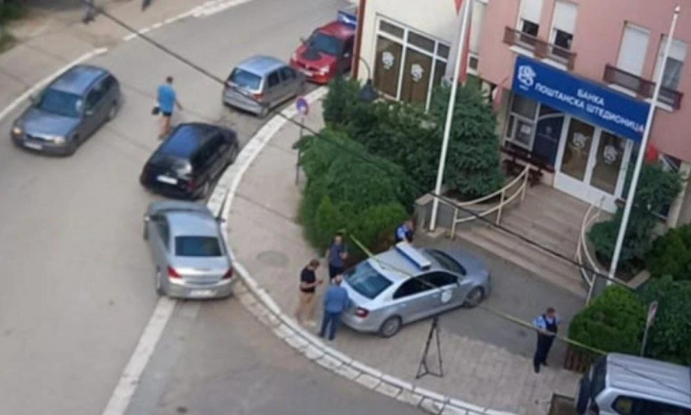 Στα "μαχαίρια" ξανά Βελιγράδι-Πρίστινα: «Λουκέτο» σε γραφεία σερβικής τράπεζας στο Κόσοβο